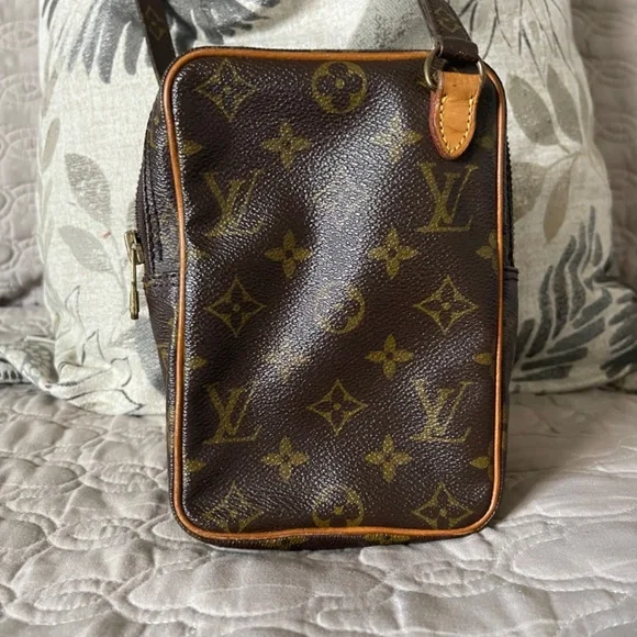 Louis Von - Picture 2 of 5